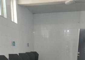 武安汽车站公共厕所的卫生不敢恭维，门口还有一坨翔！